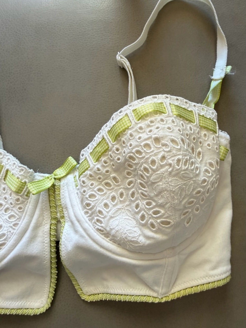 Felina lingerie white eyelet bra 36C - Picture 4 of 12